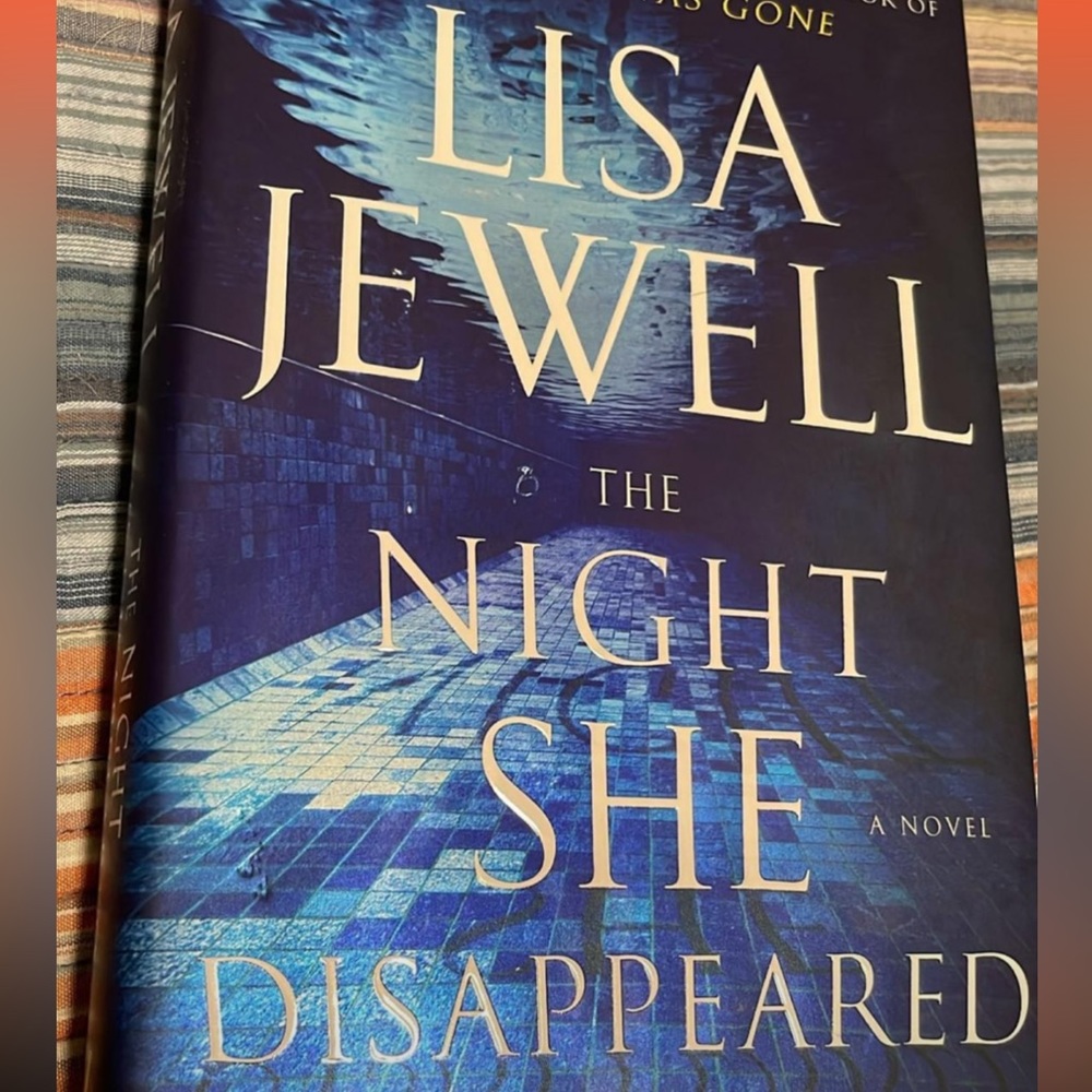 Book- Like New! The Night She Disappeared